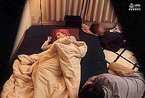ピンク髪のスレンダー美女を彼氏の前でこっそり生ハメしちゃう略奪SEX