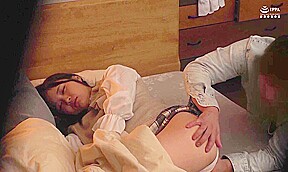 童顔彼女を彼氏の前で禁断NTRの悶絶生ハメSEXｗ
