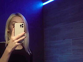 Lis Evans Beautiful Lis Evans Distracted From Work With Blo