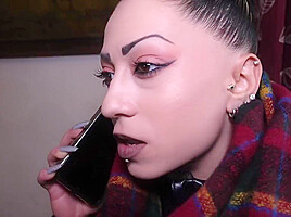 Pov – Si Fa Inculare Da Uno Sconosciuto Mentre E Al Telefono Con Il Marito – Italiano