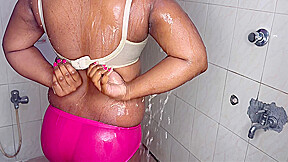 Teen Mallu Girl Bathing And Boobs Massage